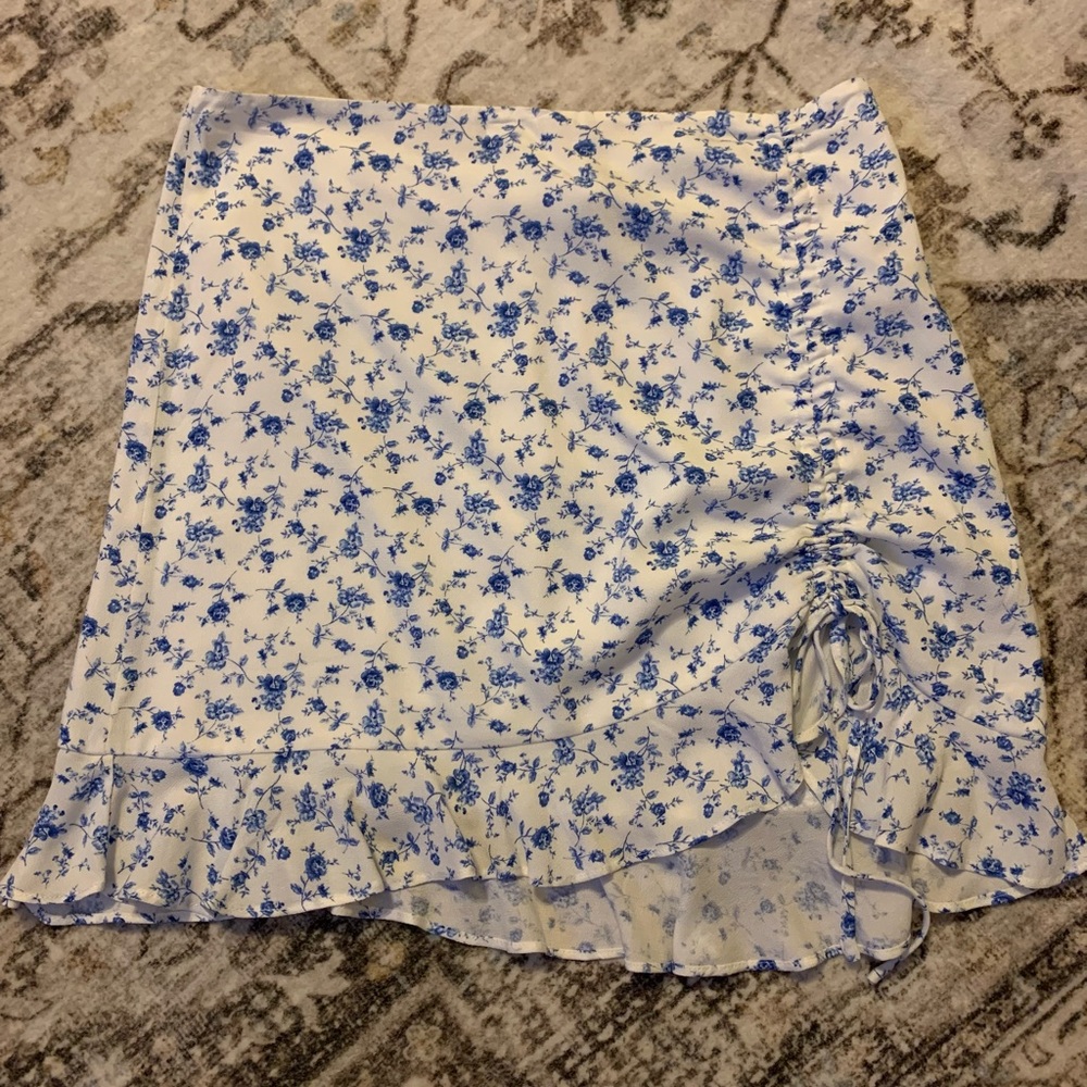 Forever 21 mini blue and white skirt size large